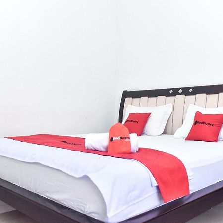 Reddoorz Near Sultan Hasanuddin Airport 2 Hotel Makassar Exterior photo