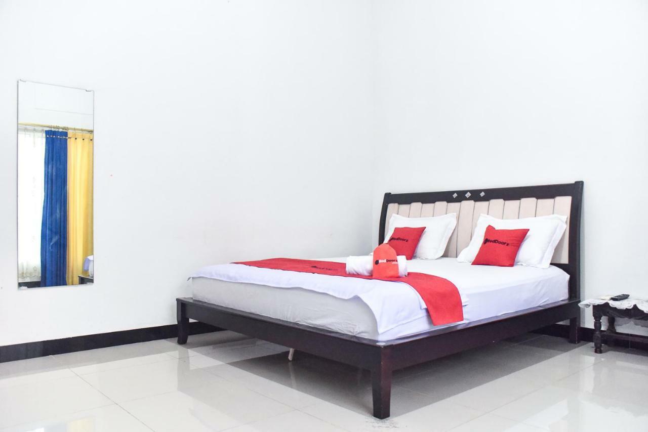 Reddoorz Near Sultan Hasanuddin Airport 2 Hotel Makassar Exterior photo